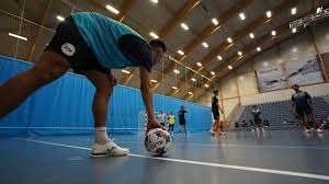 太阳报：B费夺冠面无表情，曼联球迷社媒盛赞他为称职队长