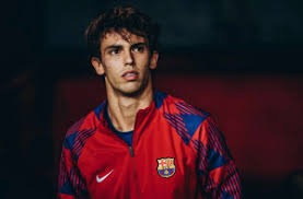 读懂对手的下注尺寸：为什么“小额试探”通常意味着弱牌？（下注大小解读：小额试探为何常是弱牌信号）